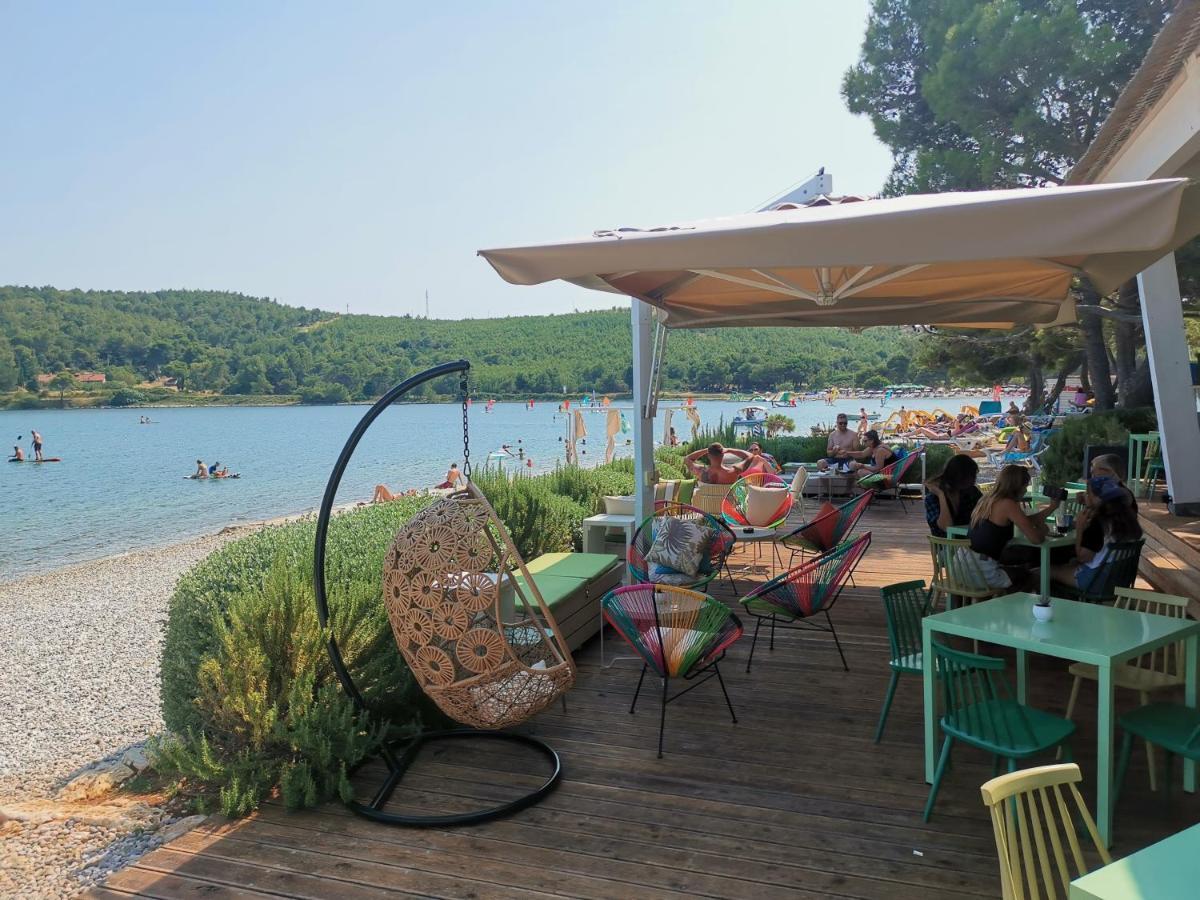 Large Camper In The Olive Grove Hotel Banjole Exterior photo